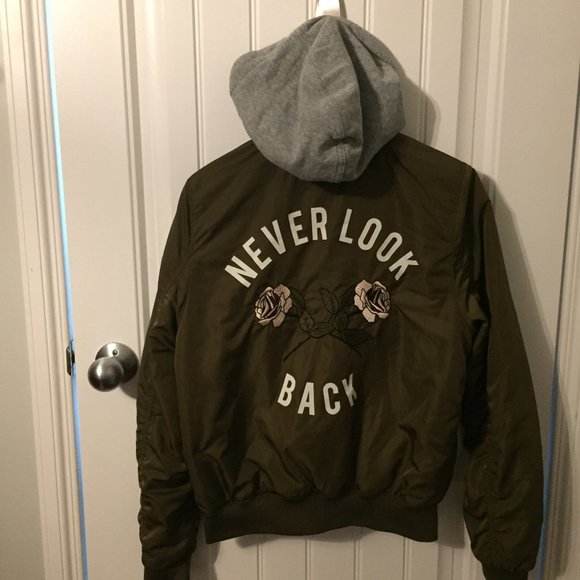 "Never Look Back" Bomber Jacket Size 14 - Picture 1 of 7